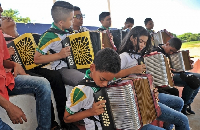 El folclor se fortalece con la graduación de 173 estudiantes en Formación Musical Vallenata
