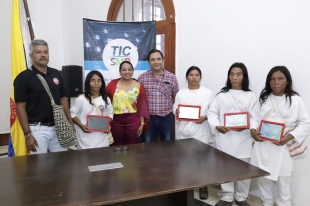 Estudiantes indígenas y campesinos de Mulkwakungui, sede Quebrada del Sol, recibieron tabletas