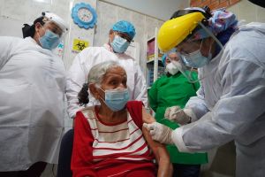 Barranquilla inició vacunación contra el covid-19 a los adultos mayores de 80 años
