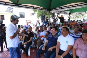 Alcalde Alejandro Char, con la comunidad del barrio El Campito.