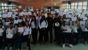 Clausura del programa antidroga y violencia dictado por la Policía Nacional