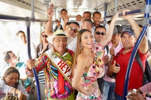 Carnaval viste de colores a Transmetro