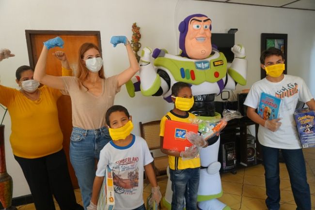 Desde las casas, y con mucha creatividad, niños de Barranquilla están celebrando su semana
