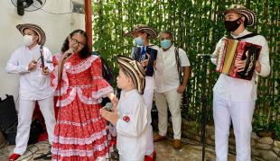 Donan 15 acordeones a la Escuela Rafael Escalona para ampliar su radio de acción en la enseñanza musical vallenata