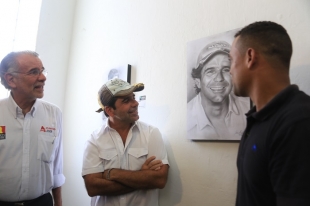 Gobernador Verano y el alcalde Char en el inicio del acto de la fabrica de cultura.