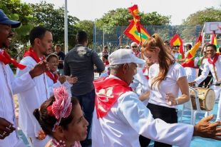 Comparsa ‘Salón Burrero Paʹ La Calle’ brillará con luz propia en la Guacherna