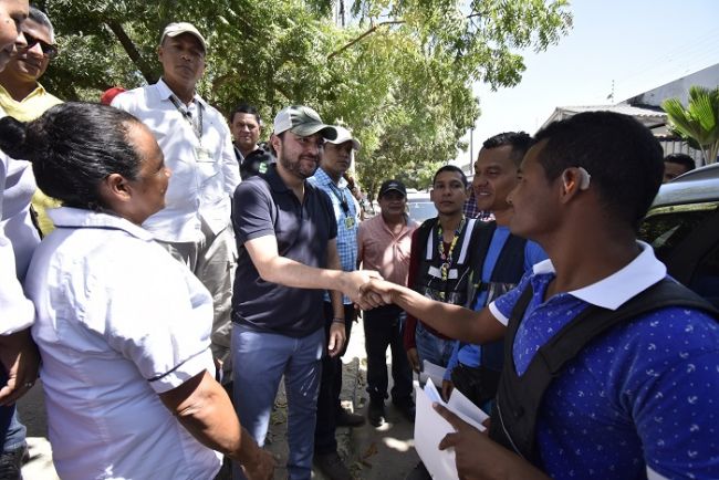 Alcalde Pumarejo anuncia recuperación de cancha y parque en La Esmeralda y San Luis