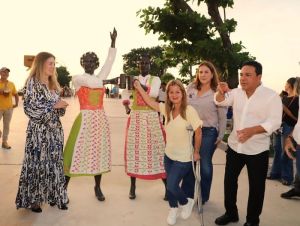 En la Plaza de Puerto Colombia, Gobernadora del Atlántico develó obra en reconocimiento a los inmigrantes alemanes