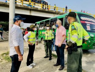 Se extreman controles en transporte público para verificar permisos de circulación