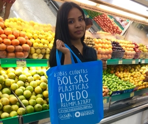 Con la azulita que te acompaña reduce el uso de bolsas plásticas