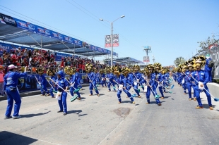 Escobitas de Triple A en el Malecón del Río