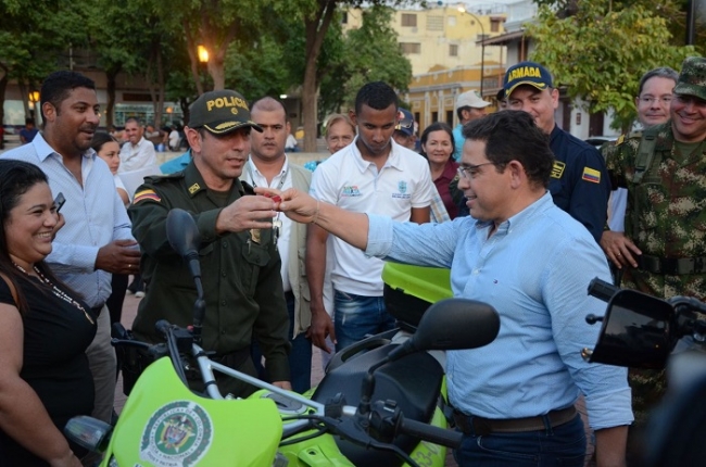 Importantísima dotación de vehículos hizo alcalde Martínez a organismos de seguridad
