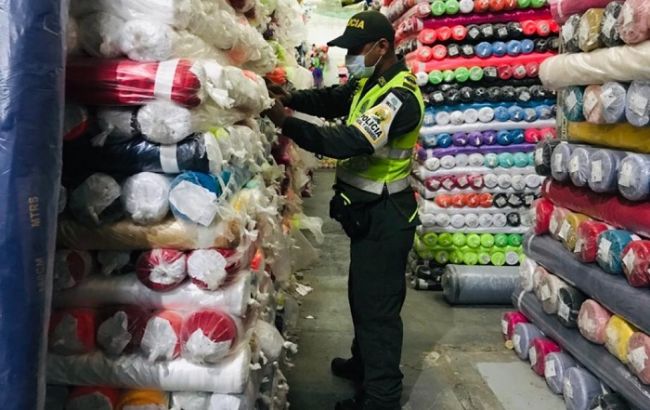 Incautan textiles y confecciones en el centro de Barranquilla