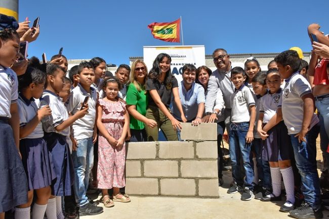 Alcalde Pumarejo inició obras de ampliación en primer colegio a intervenir en 2020