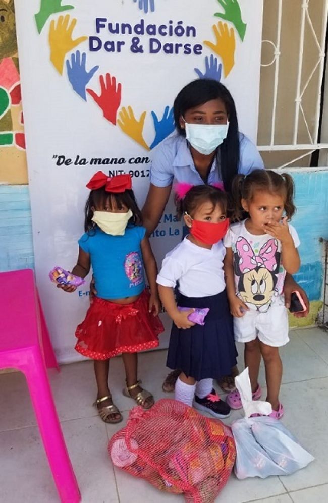 Familias de La Cangrejera y La Playa reciben ayudas humanitarias de la Fundación Dar y Darse con apoyo de OPL Carga SAS