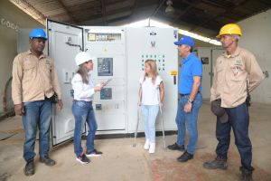 La Gobernadora del Atlántico puso al servicio de la comunidad el nuevo sistema eléctrico y cuatro tableros que se instalaron en la casa de bombas del distrito de riego de Repelón, para que los cultivos tengan siempre agua.
