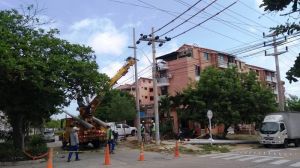 Cambio de postes y redes en el circuito Las Flores 7 de Barranquilla
