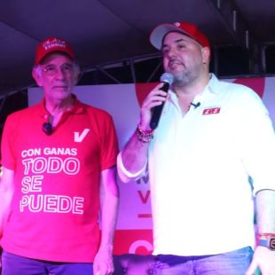 En medio de un ambiente vestido de rojo liberal, y al son de la flauta de millo, maracas y los tambores, cerca de mil ciudadanos ratificaron su apoyo a L3 al Concejo de Barranquilla, y al aspirante a la gobernación, Eduardo Verano de la Rosa.