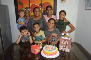 Angela Medina, Roxanna Miranda, Matilde Medina, Melany Medina, Amelin Miranda, Enmanuel Medina, y Ángel de Dios Medina.