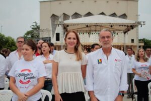 La primera dama, Liliana Borrero y el Gobernador del Atlántico, Eduardo Verano.