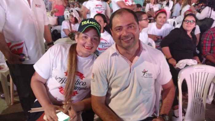 Paula Molinares y el Director del Instituto de Tránsito del Atlántico, Carlos Granados.