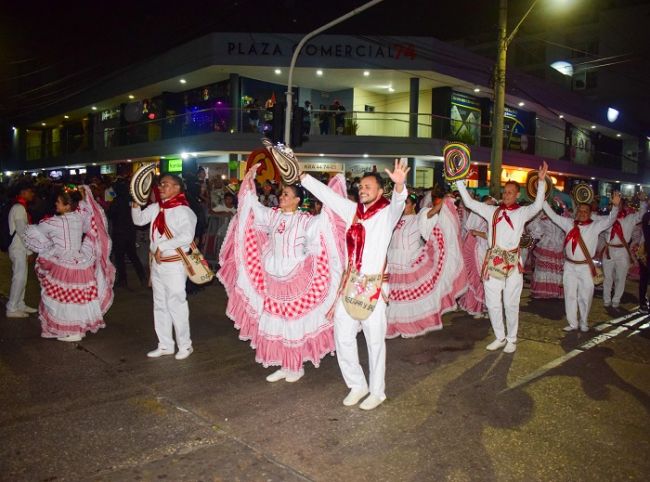 Disfraces y cumbiambas más tradicionales del Carnaval fueron los encargados de abrir la Guacherna 2024