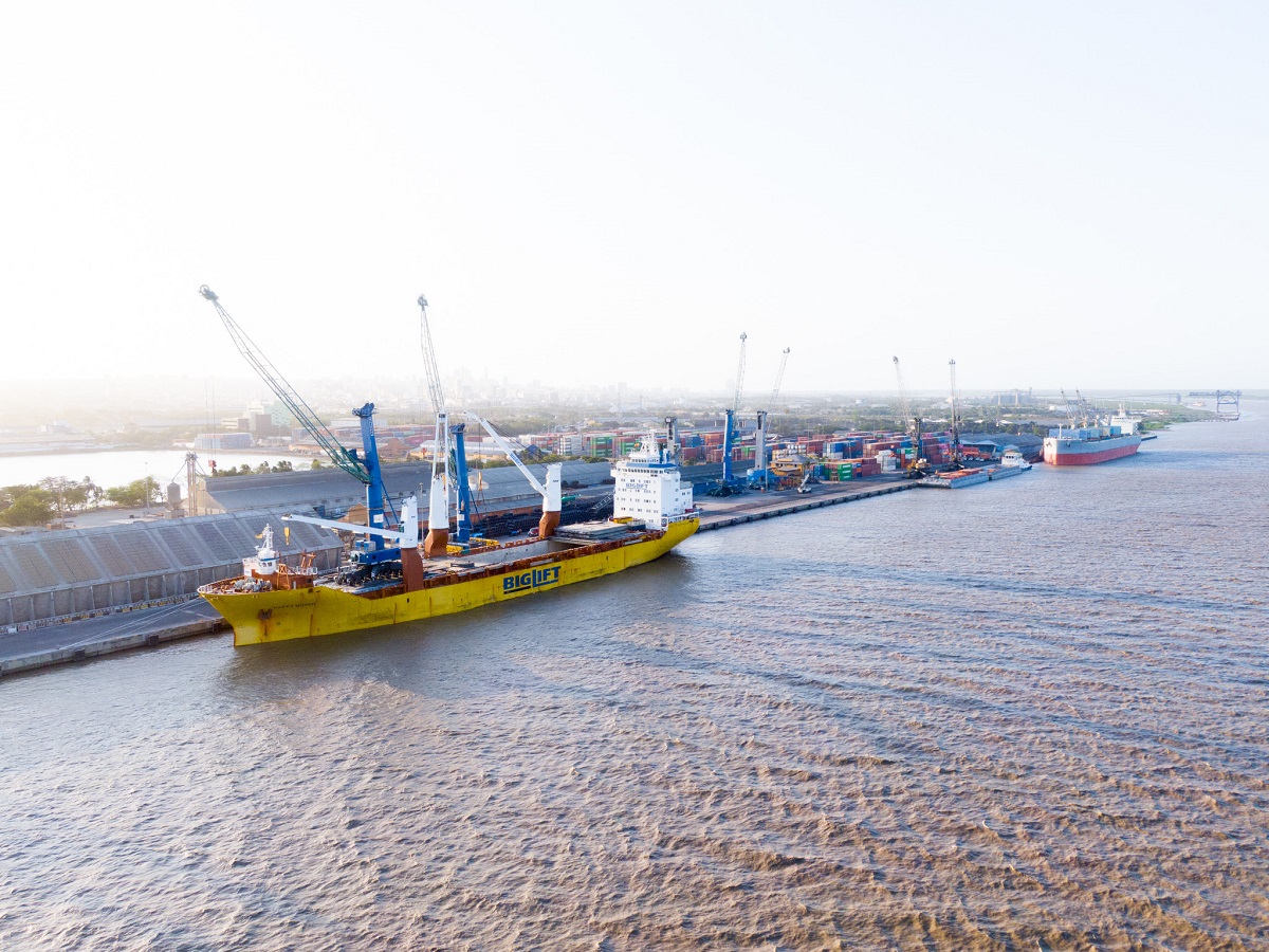 El Puerto de Barranquilla se renueva con grúas móviles de alta tecnología para impulsar el comercio