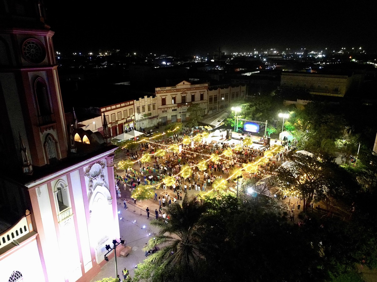 Plaza de San Nicolás brilló como nunca con Noches de Centro