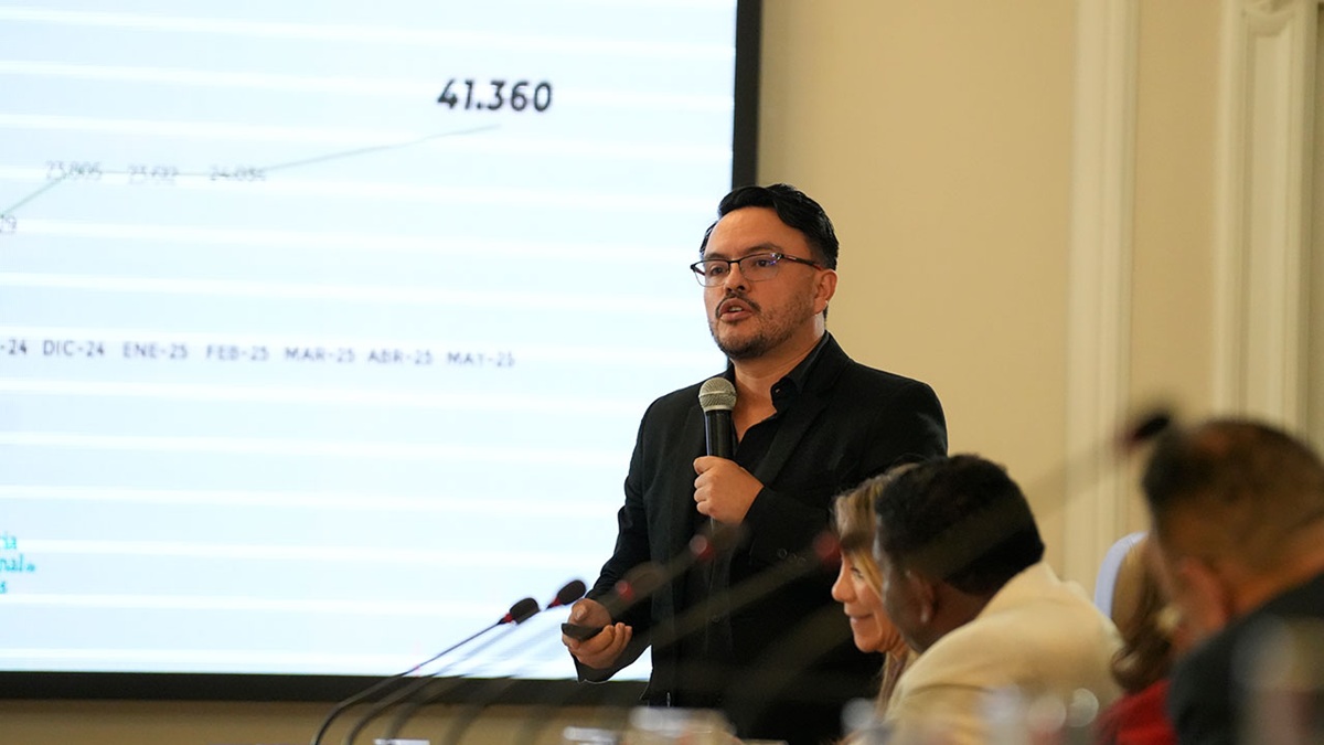 Congresistas con vínculos en terrenos baldíos 8 bajo investigación
