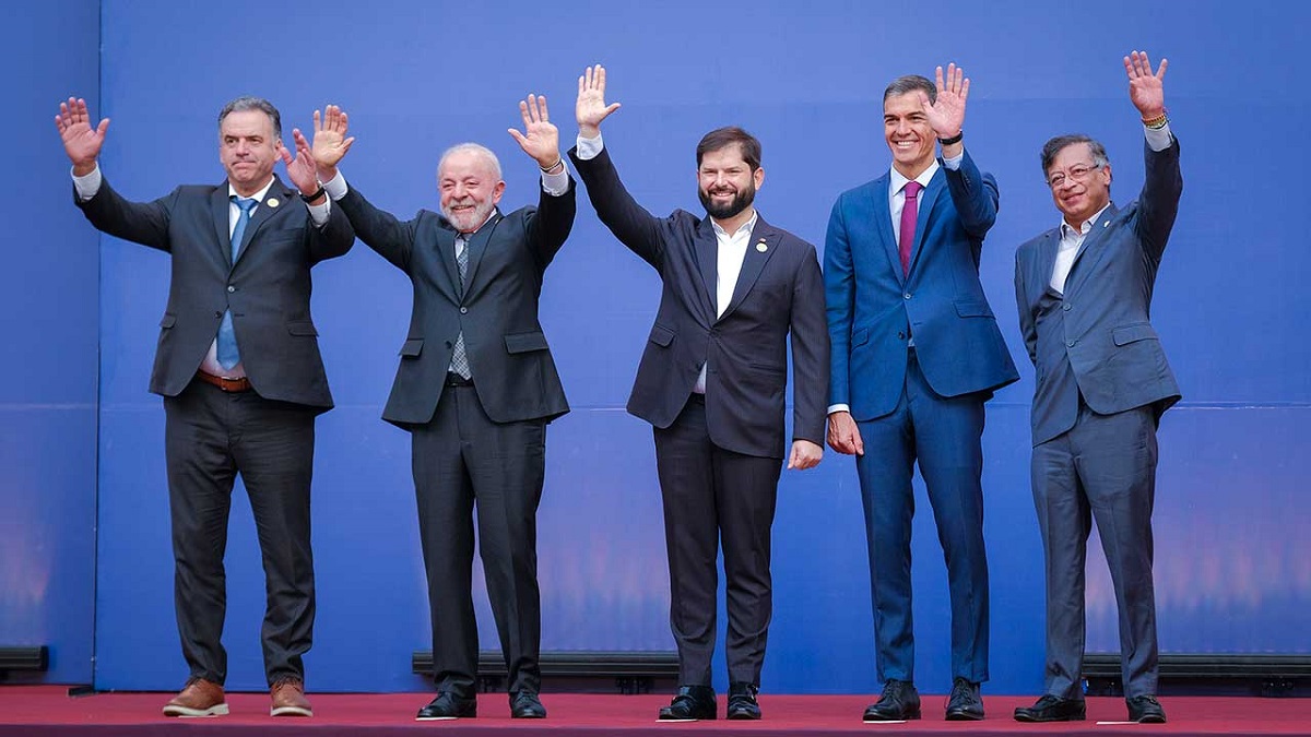 Líderes acuerdan combatir desinformación en cumbre Democracia Siempre