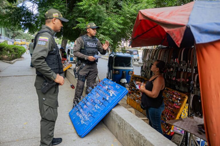 Gaula refuerza prevención contra la extorsión en el comercio informal de Soledad 3 Soledad y Gaula refuerzan prevención contra la extorsión en el comercio informal