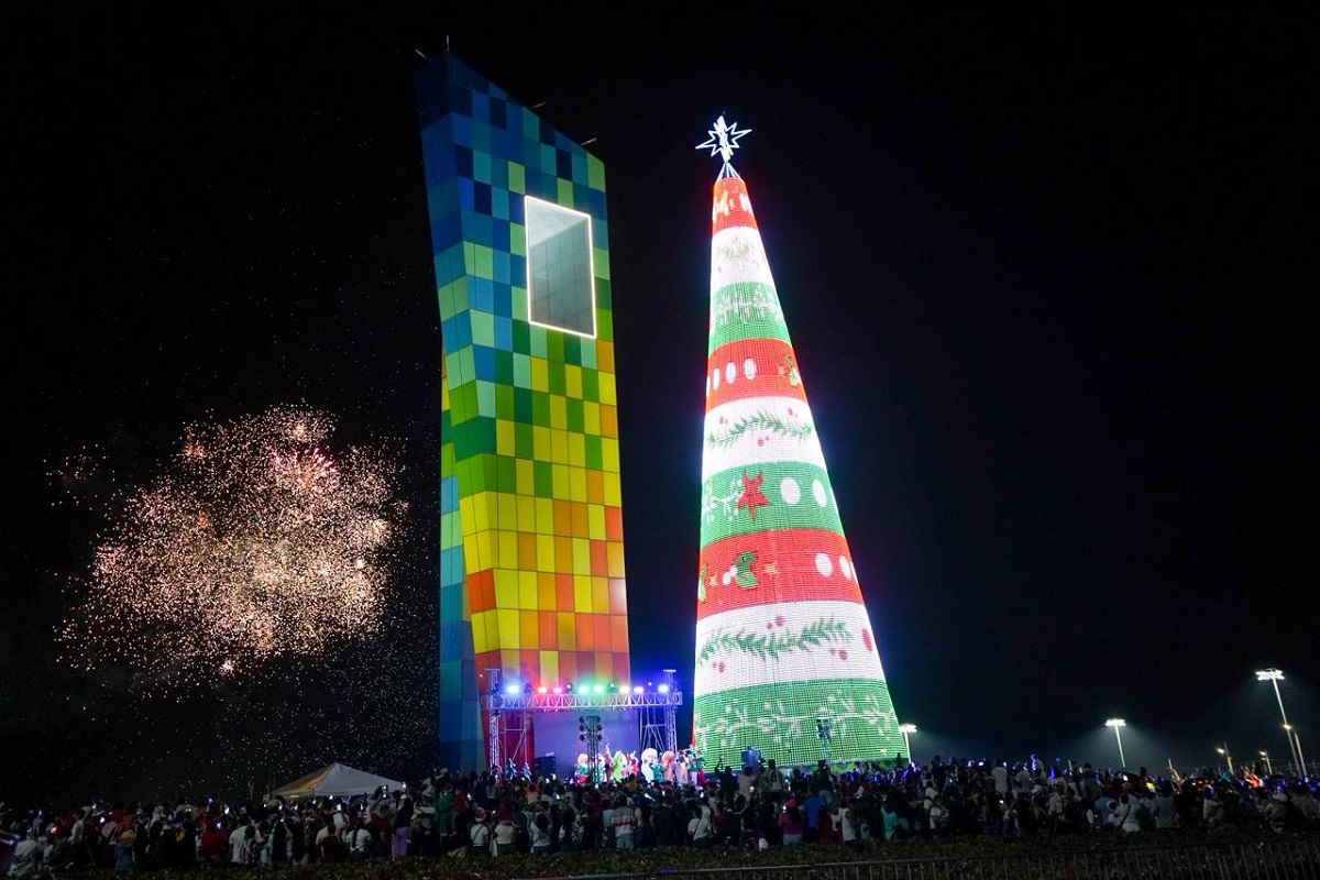 Barranquilla enciende la Navidad con el árbol más grande del país