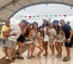 De izquierda a derecha: Ceslee López, José Infanzón, Ingrid Peña, Kelly Del Valle, Mayra Lagares, Adriana Rebolledo, Liceth Medina, Valerie García y Alberto Navarro