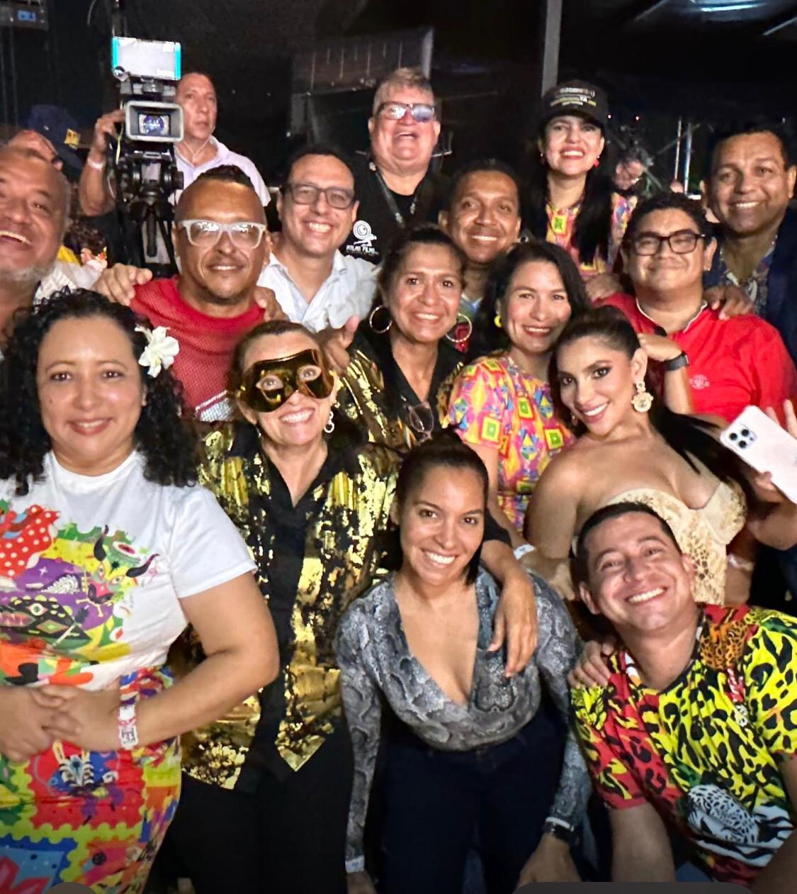 Prensa barranquillera se contagio de la alegria de los asistentes del Bando, donde la reina Michelle Char, sorprendio con sus capacidades para el baile.