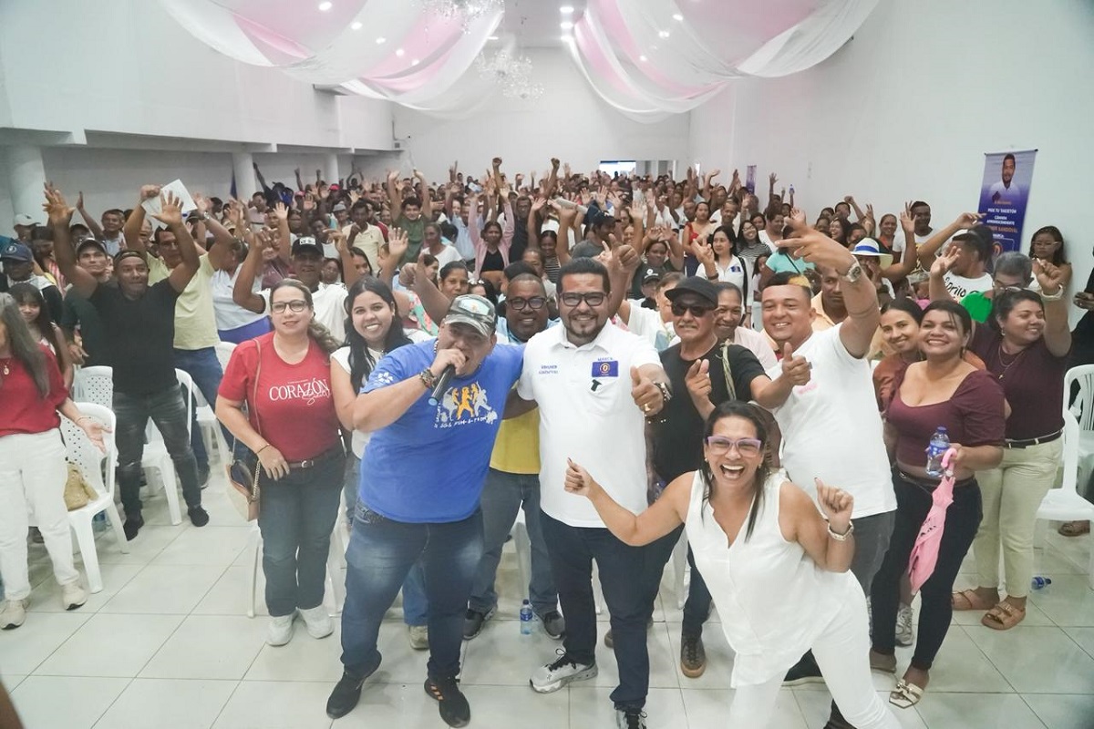 Masivo respaldo en Sabanalarga a Winsner Sandoval
