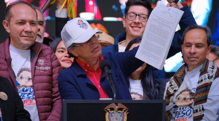 Petro mantiene alza del 23,7 % al salario vital en decreto provisional 47 Petro mantiene alza del 23,7 % al salario vital en decreto provisional