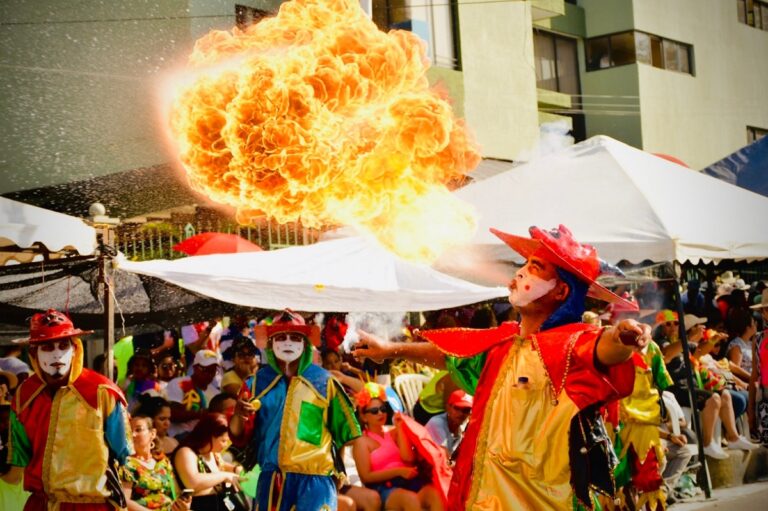 ‘Martes de Carnaval’ cierra la fiesta en la calle 84 44 ‘Martes de Carnaval’ cierra la fiesta en la calle 84