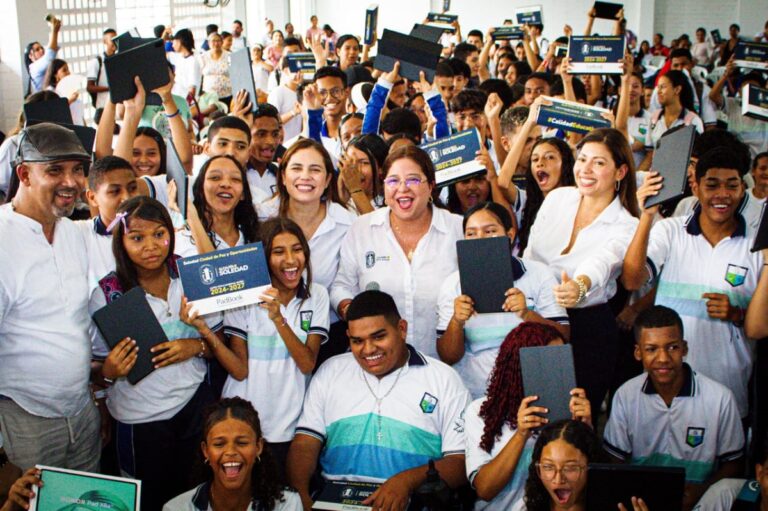 Soledad avanza con entrega de tablets para cerrar brecha digital 29 Soledad avanza con entrega de tablets para cerrar brecha digital