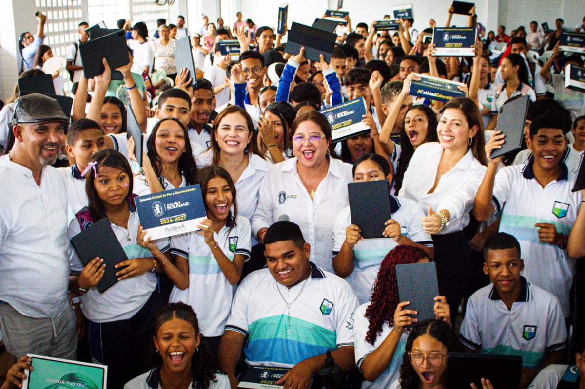 Soledad avanza con entrega de tablets para cerrar brecha digital