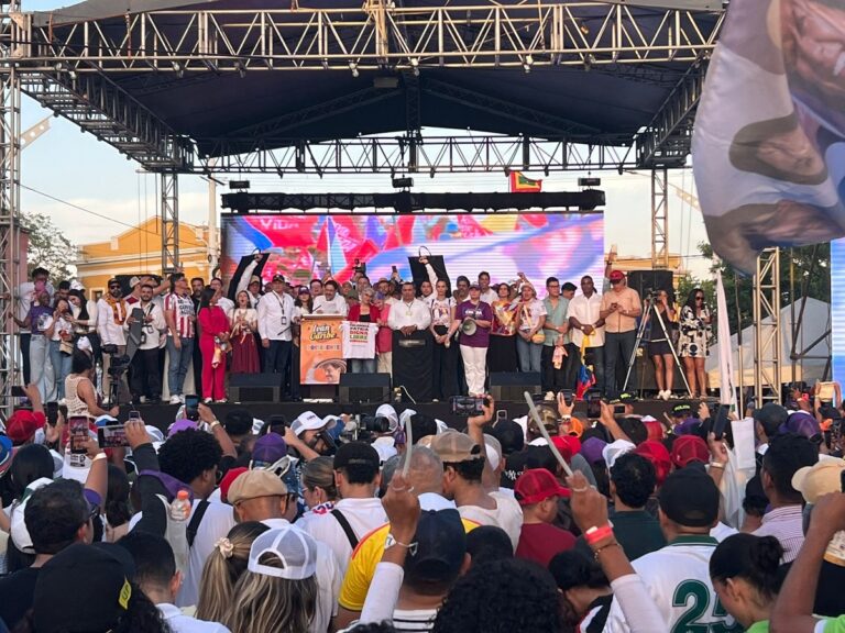 Más de 80.000 personas acompañaron el cierre de campaña de Iván Cepeda en Barranquilla