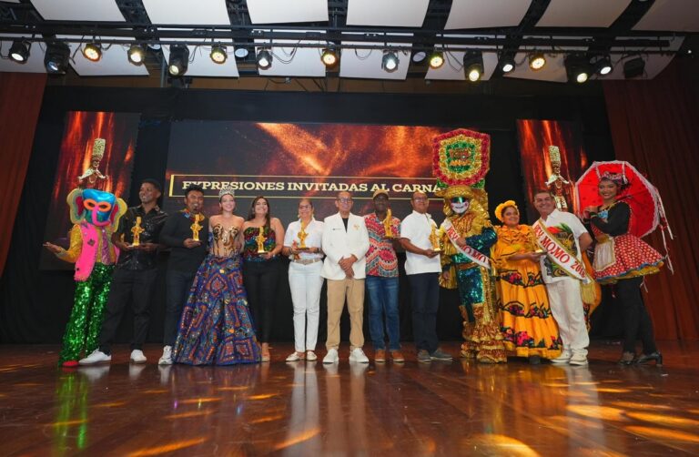 El director de Carnaval de Barranquilla, Juan Ospino Acuña, destacó el papel fundamental de los artistas y portadores de tradición en la permanencia de la fiesta.