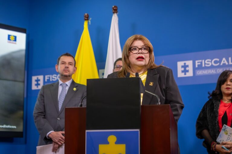 Fiscalía destapa presunto desvío de $3 billones en contratos de regalías y captura a 13 personas