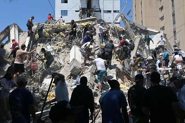 Terremoto de 7,4 deja cientos de víctimas y graves daños en Colombia 45 Terremoto de 7,4 deja cientos de víctimas y graves daños en Colombia