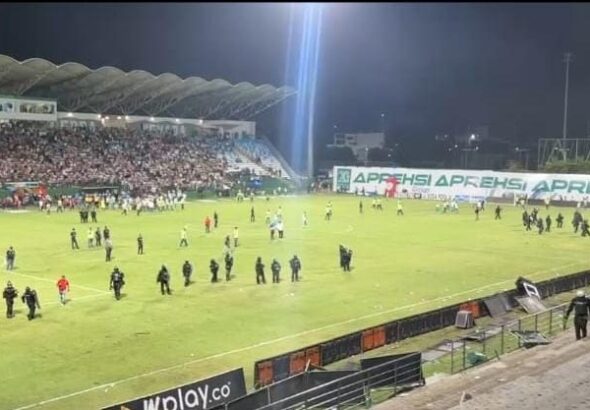 Disturbios en la tribuna Oriental durante Junior vs. Alianza Petrolera 18 Disturbios en la tribuna Oriental durante Junior vs. Alianza Petrolera