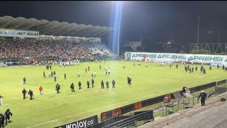 Disturbios en la tribuna Oriental durante Junior vs. Alianza Petrolera