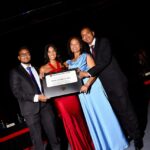 La nueva profesional Melany Medina junto a sus familiares