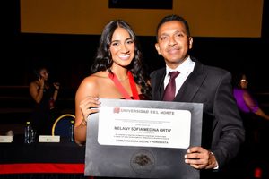 La profesional Melany Medina con su padre Carlos Medina