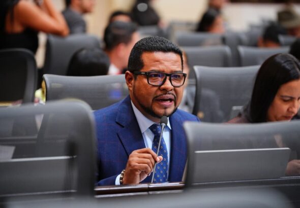 Afrodescendientes piden inclusión en el Plan Nacional de Desarrollo 18 Winsner Sandoval, Representante a la Camara por las comunidades Afrodescendientes
