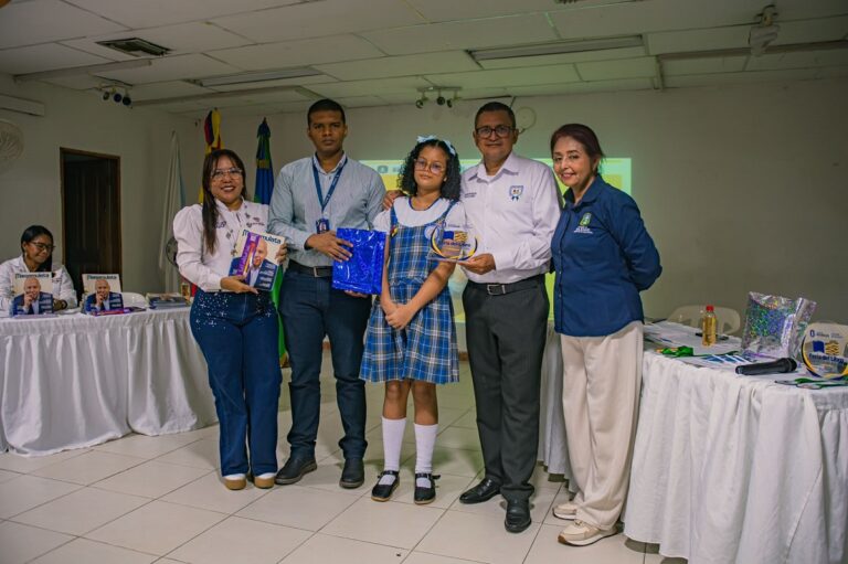 Soledad premió a 15 jóvenes escritores en el concurso “Soledad en 100 Palabras” 6 Soledad premió a 15 jóvenes escritores en el concurso “Soledad en 100 Palabras”